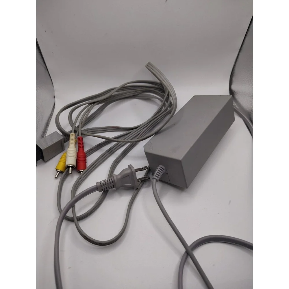 Nintendo Wii RVL-001 Console And Cables Tested Works missing cover GameCube